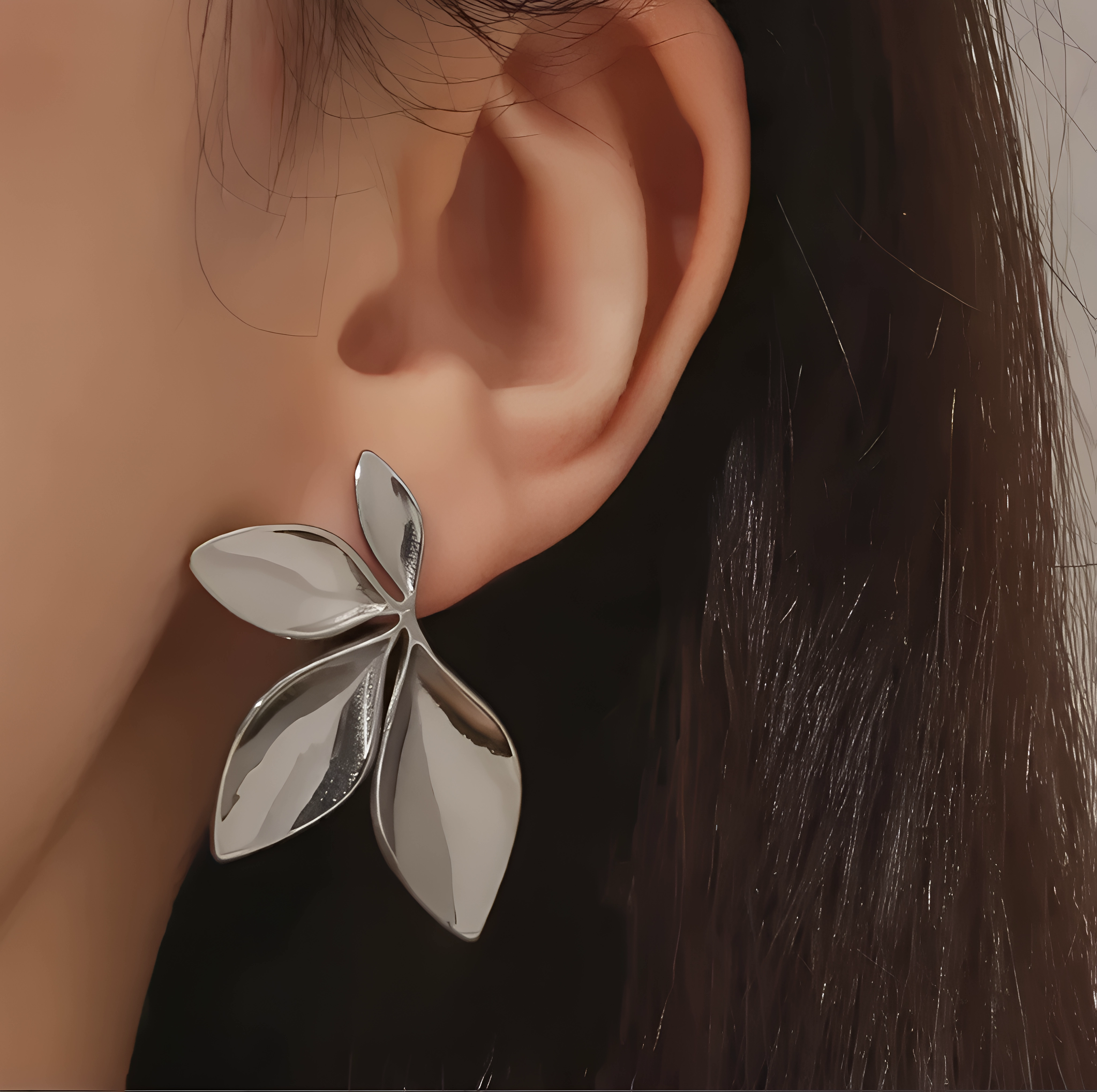 Aria floral stud earrings, gold plated